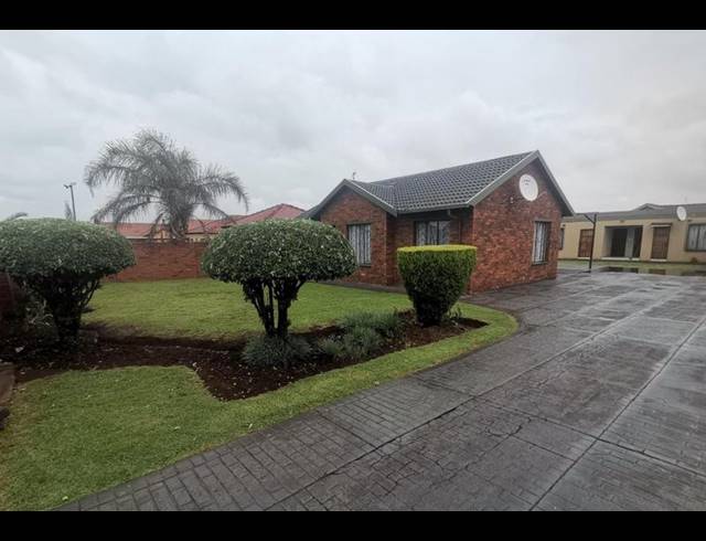 2 BEDROOM HOUSE FOR SALE IN DAWN PARK EXT